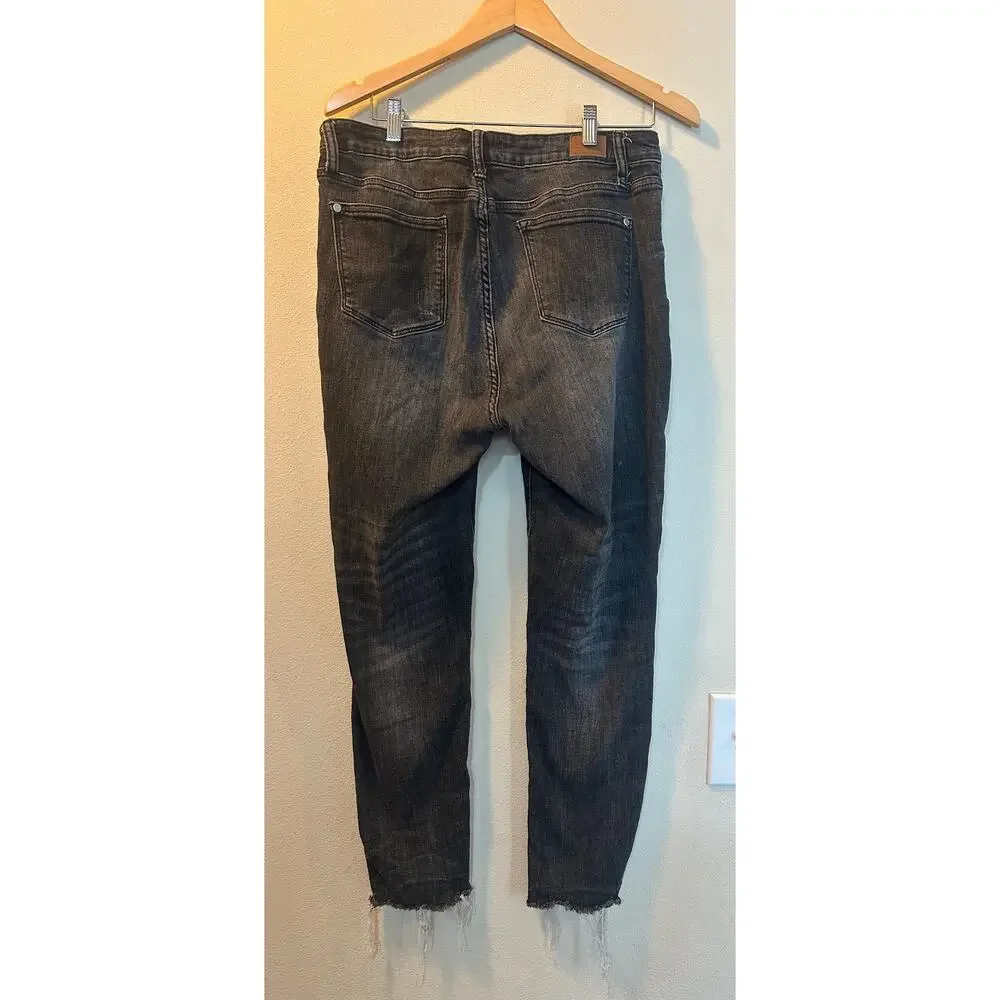 Black Distressed Judy Blue Hem Skinny Jeans – Women’s – Size 32 - Picture 2 of 4
